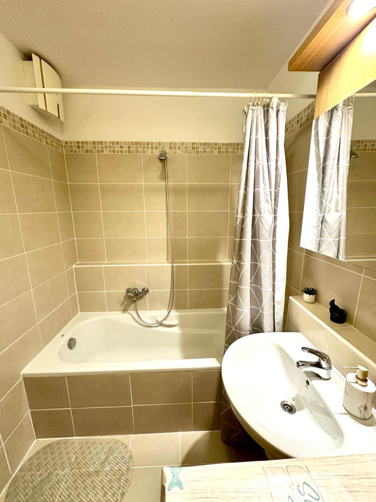 Central Apartment With Balcony Βουδαπέστη Εξωτερικό φωτογραφία