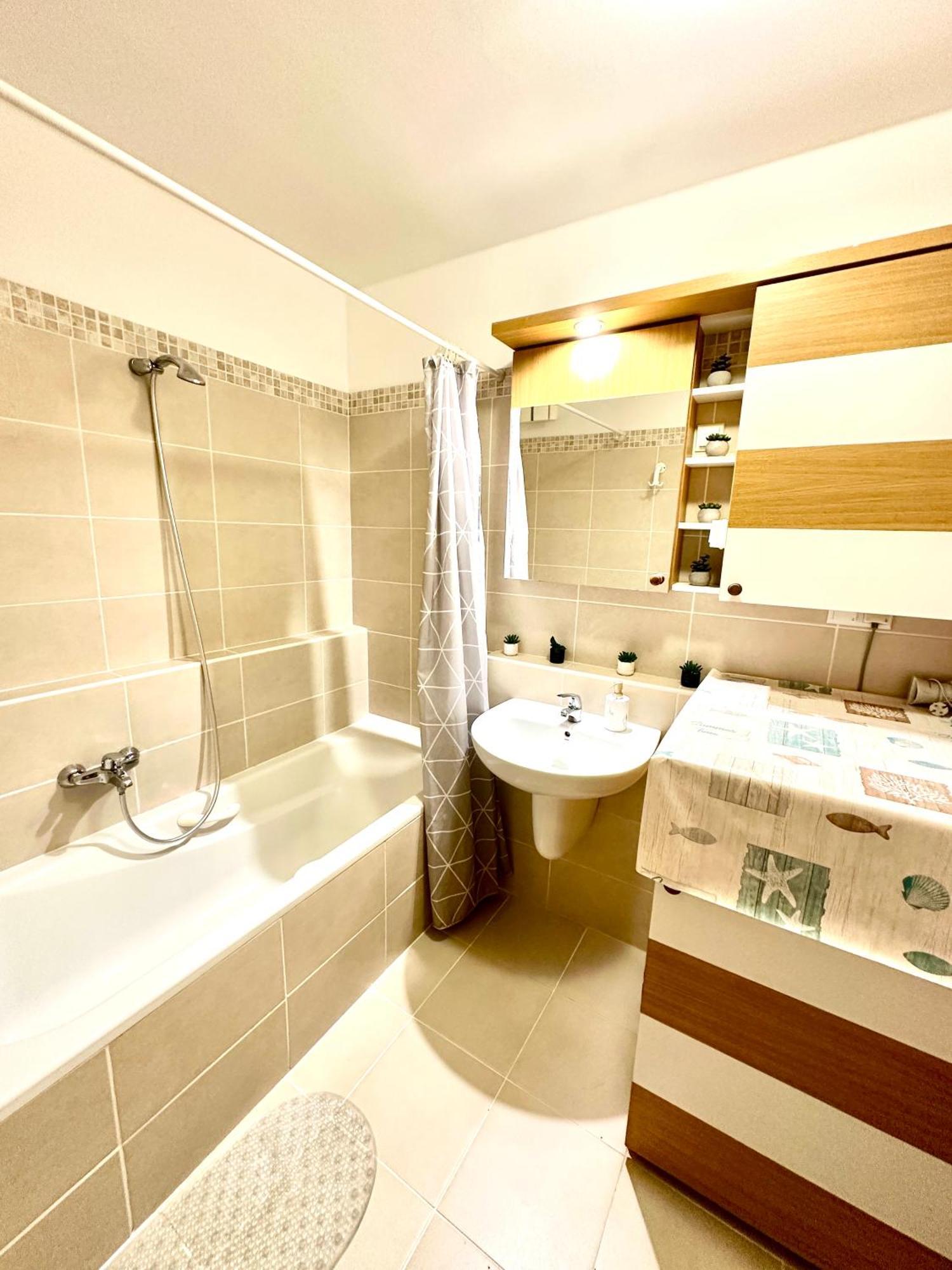 Central Apartment With Balcony Βουδαπέστη Εξωτερικό φωτογραφία